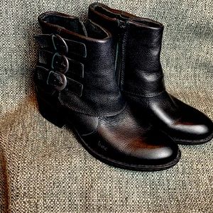 Boc black leather 3 buckle zip booties size 7.5